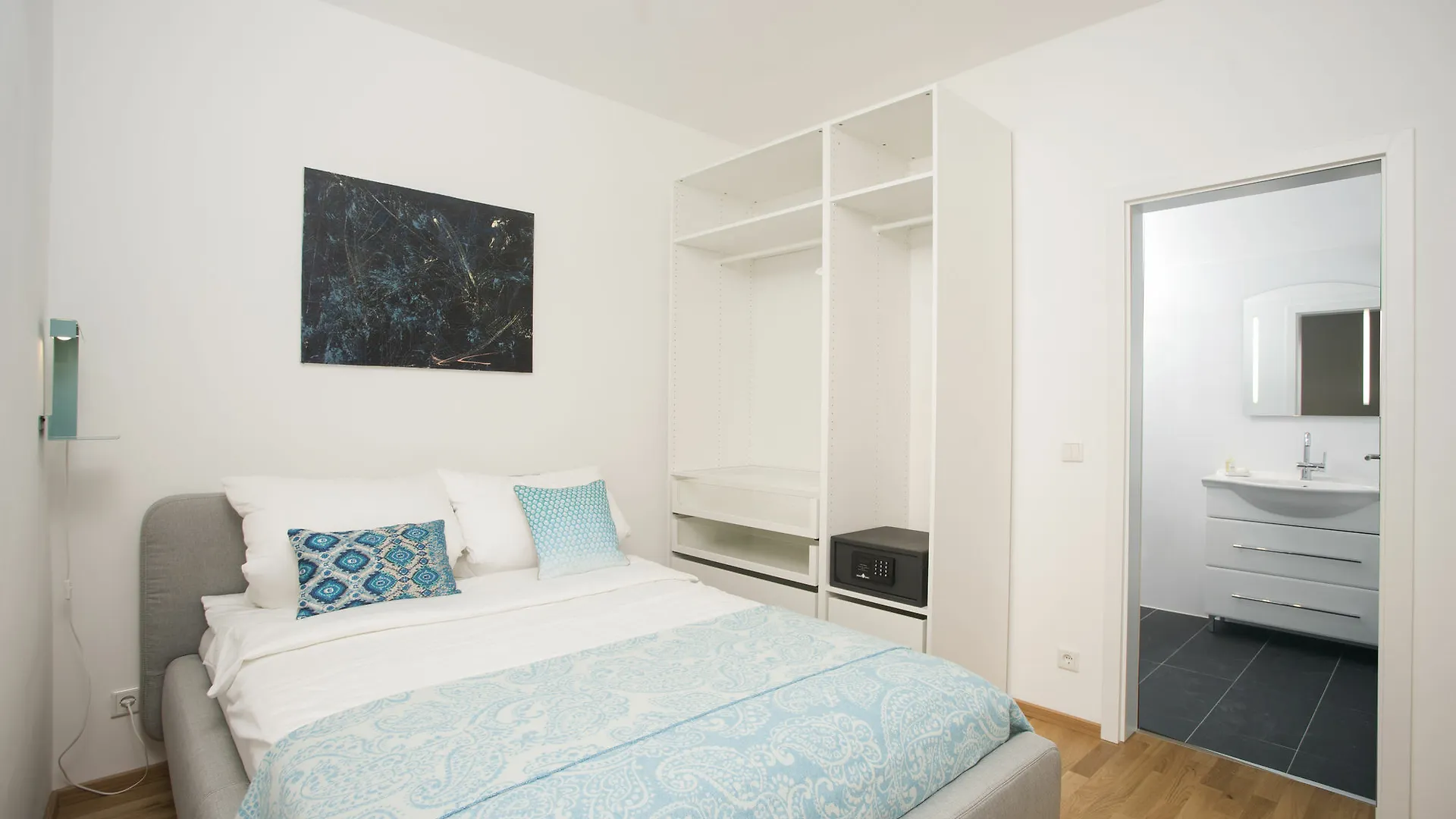 Victoria Apartments 3*, Dusseldorf Germany